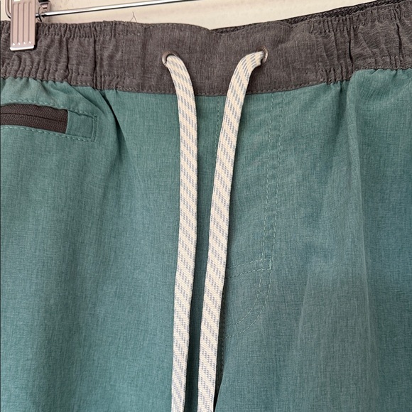 Vuori Men's Banks Shorts Sea Green Athletic Shorts medium - Picture 3 of 8